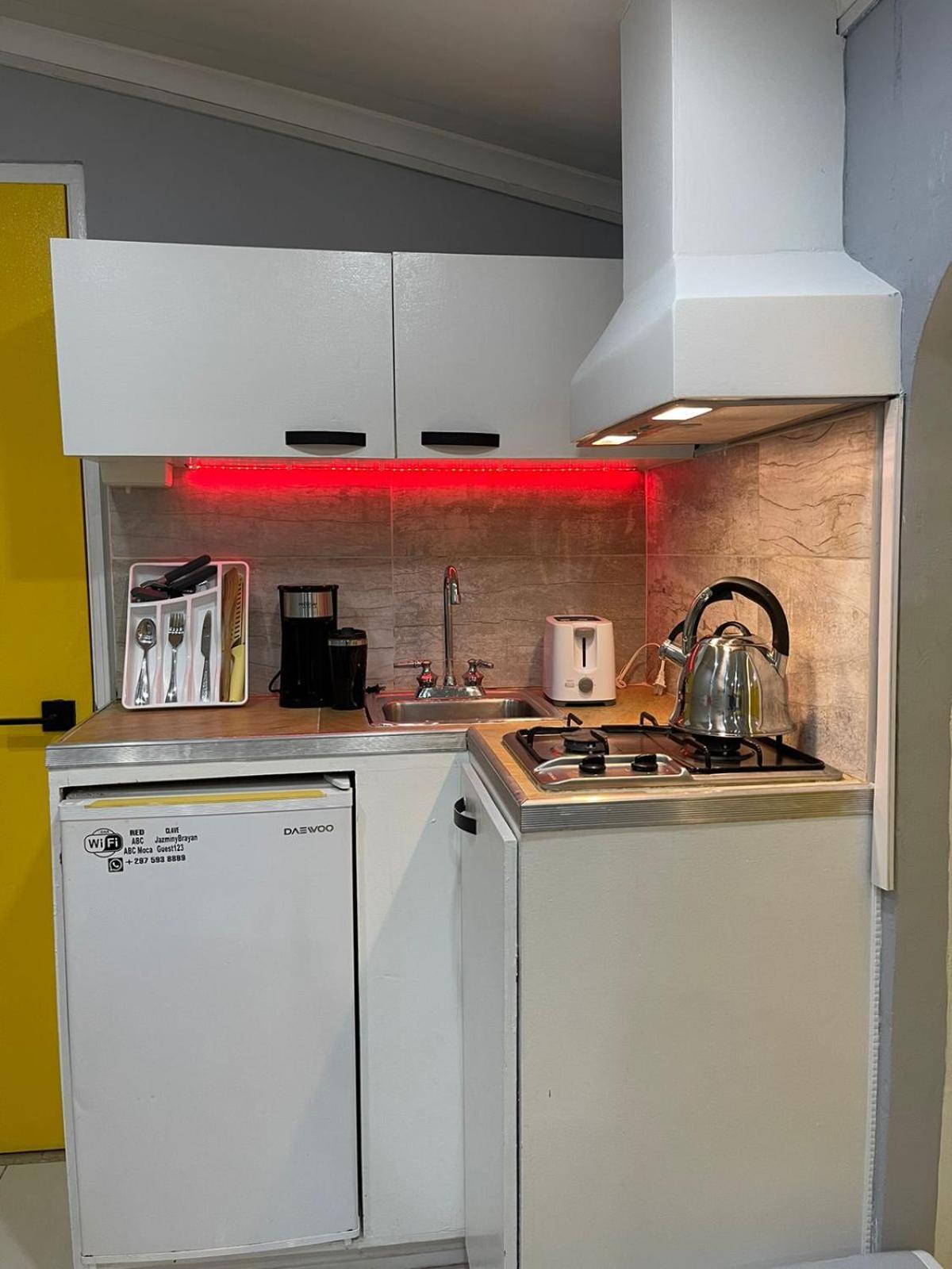 Jazmin'S Apartment Ораниестад Екстериор снимка